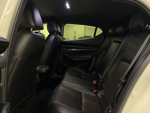 Mazda 3 2.0 Skyactiv-X Zenith Safety Black AT 1 kW (181 CV)