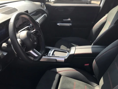 Mercedes-Benz GLB  200 d