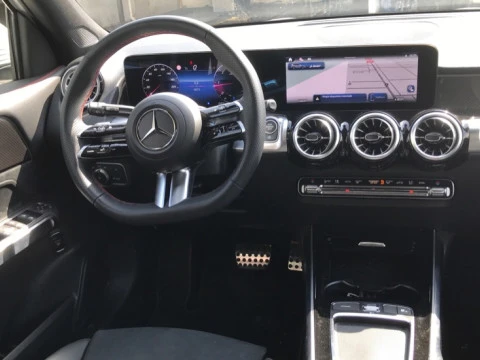 Mercedes-Benz GLB  200 d