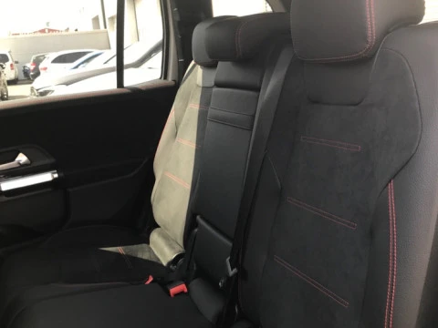 Mercedes-Benz GLB  200 d