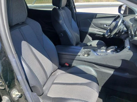Peugeot 3008 Hybrid 225 e-EAT8 Allure