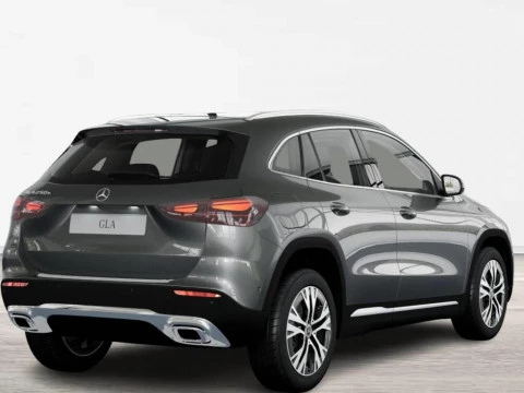 Mercedes-Benz GLA 250 e con tecnología híbrida EQ