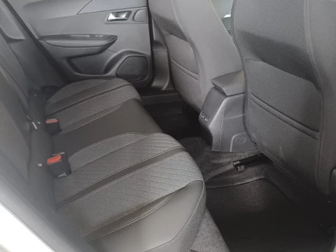 Peugeot e-2008 Eléctrico Allure 156 (115kW)
