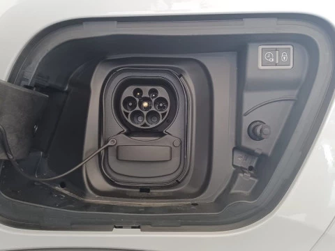 Peugeot e-2008 Eléctrico Allure 156 (115kW)