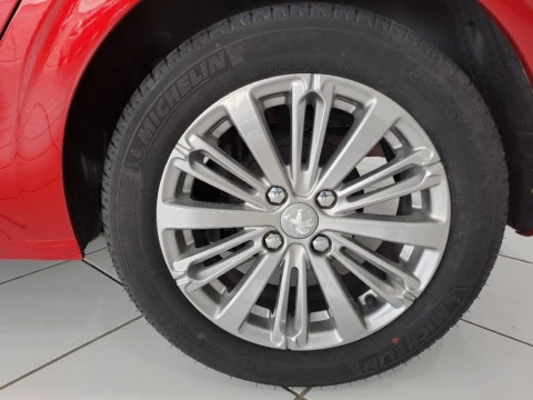 Peugeot 208 5P SIG PT 82 MAN