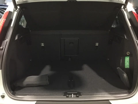 Volvo XC40 XC40 PLUS B3 MILD HYBRID GASOLINA