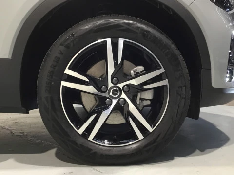 Volvo XC40 XC40 PLUS B3 MILD HYBRID GASOLINA