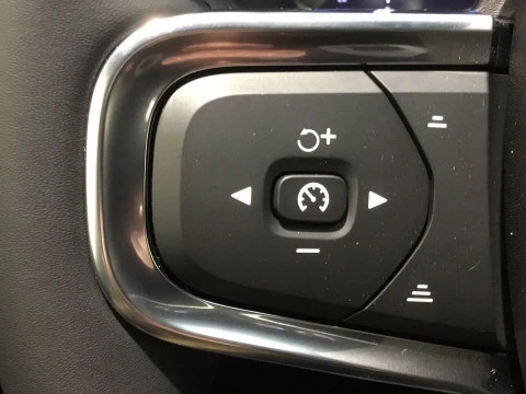 Volvo XC40 XC40 PLUS B3 MILD HYBRID GASOLINA