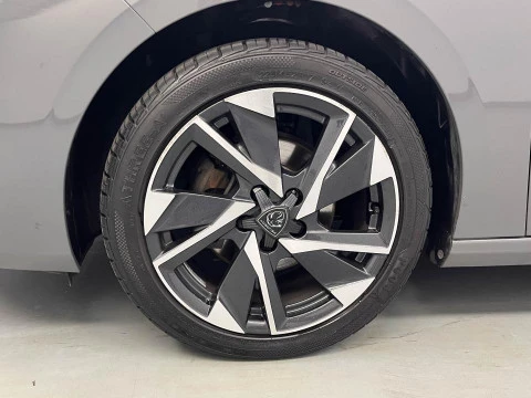Peugeot 308 5P Allure Gasolina 130 S&S MAN