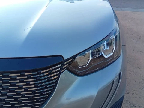 Peugeot 2008 Allure BlueHDI 130 S&S EAT8