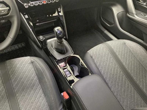 Peugeot 2008 Allure Gasolina 100 S&S 6 Vel. MAN