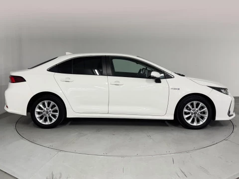 Toyota Corolla 1.8 125H ACTIVE TECH E-CVT SEDAN
