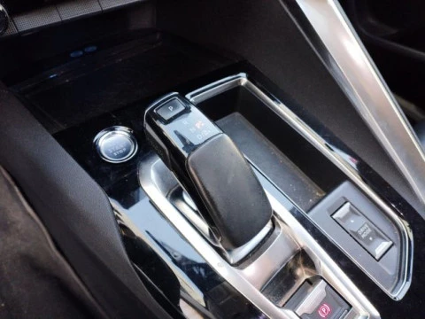 Peugeot 3008 Hybrid 225 e-EAT8 Allure Pack