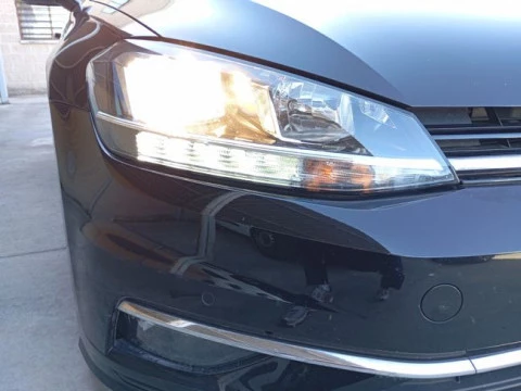 Volkswagen Golf Business & Navi 1.6 TDI 85kW DSG Variant