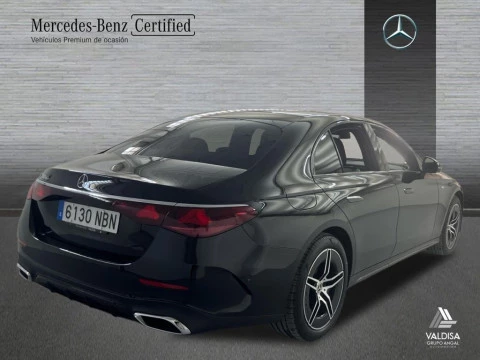 Mercedes-Benz Clase E 300 de berlina con tecnología híbrida EQ