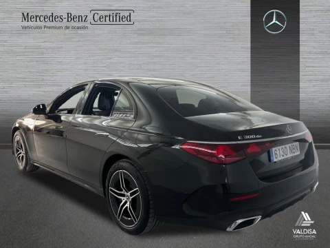 Mercedes-Benz Clase E 300 de berlina con tecnología híbrida EQ