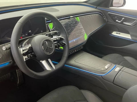 Mercedes-Benz Clase E 300 de berlina con tecnología híbrida EQ