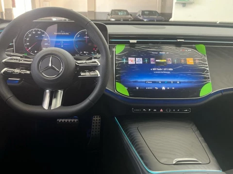 Mercedes-Benz Clase E 300 de berlina con tecnología híbrida EQ