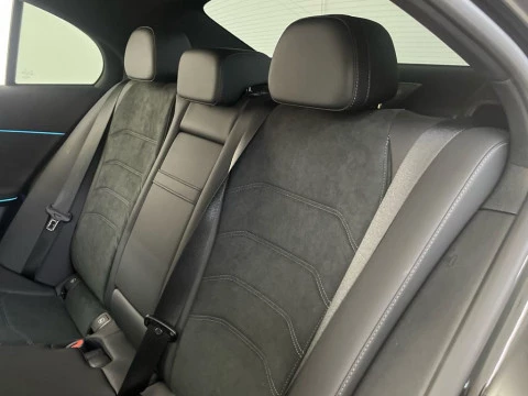 Mercedes-Benz Clase E 300 de berlina con tecnología híbrida EQ