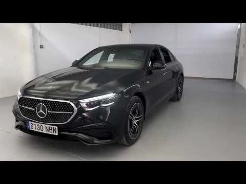 Mercedes-Benz Clase E 300 de berlina con tecnología híbrida EQ