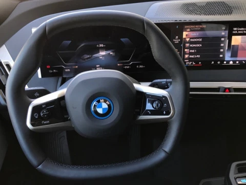 BMW iX xDrive40 240 kW (326 CV)