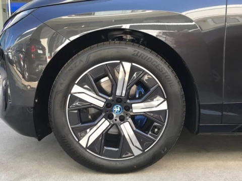 BMW iX xDrive40 240 kW (326 CV)