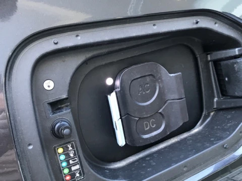 BMW iX xDrive40 240 kW (326 CV)