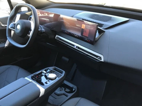 BMW iX xDrive40 240 kW (326 CV)