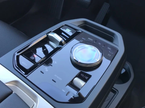 BMW iX xDrive40 240 kW (326 CV)