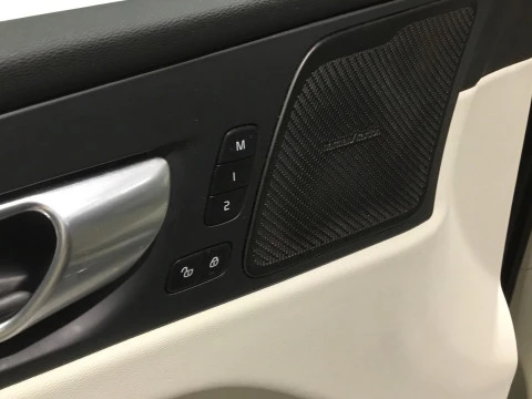 Volvo XC60 XC60 Recharge Ultimate, T6 plug-in hybrid eAWD, El?ctrico/Gasolina, Dark