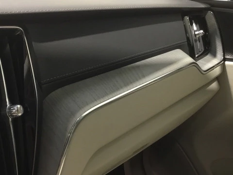 Volvo XC60 XC60 Recharge Ultimate, T6 plug-in hybrid eAWD, El?ctrico/Gasolina, Dark