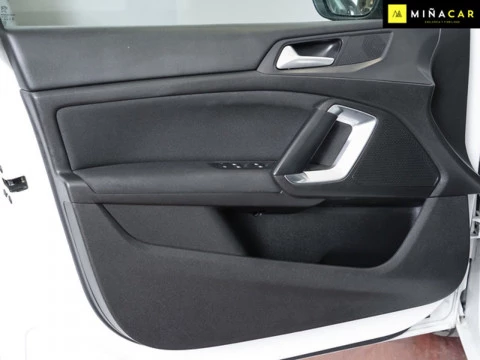 Peugeot 308 5P Allure BlueHDi 100 SS 6 Vel. MAN