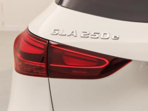 Mercedes-Benz Clase GLA 1.3 GLA 250 E DCT 218 5P