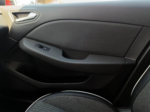Renault Clio 1.6 E-TECH ZEN 5P
