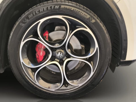 Alfa Romeo Stelvio 2.2 Diésel 154kW (210CV) Veloce Q4