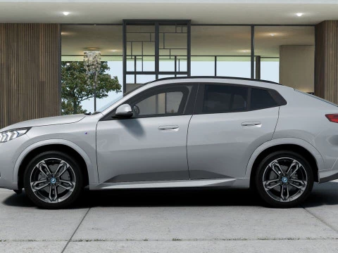 BMW iX2 xDrive30