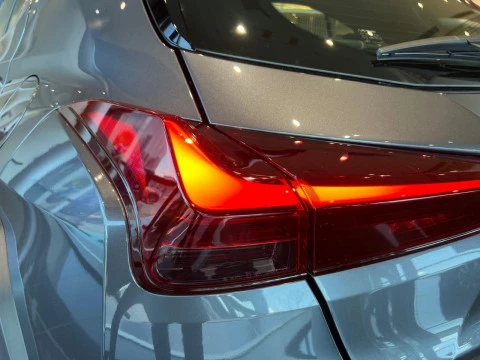 Lexus UX 2.0 300h UX Plus