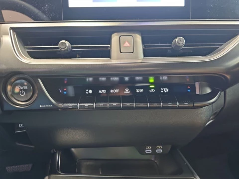 Lexus UX 2.0 300h UX Plus