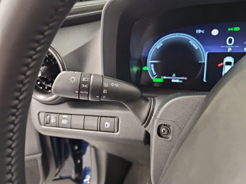 Toyota C-HR Advance Hybrid 140