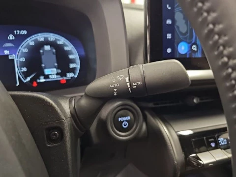 Toyota C-HR Advance Hybrid 140
