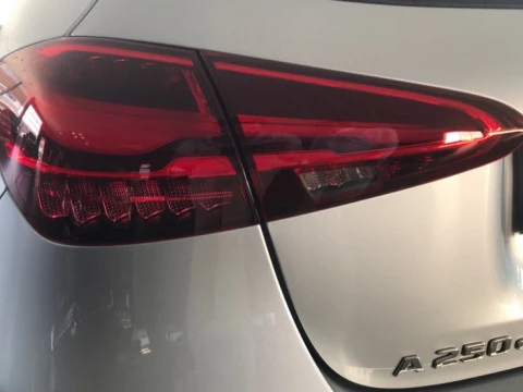 Mercedes-Benz Clase A  250 e Compacto con tecnología híbrida EQ