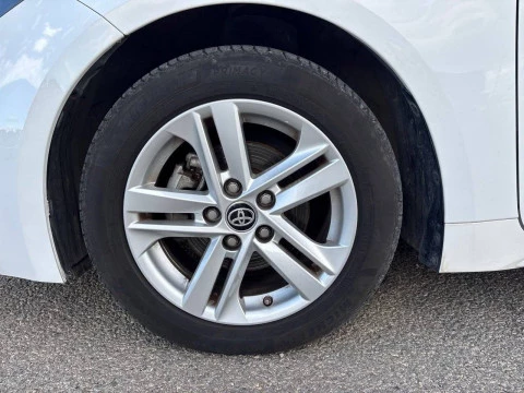 Toyota Corolla 1.8 125H ACTIVE TECH E-CVT