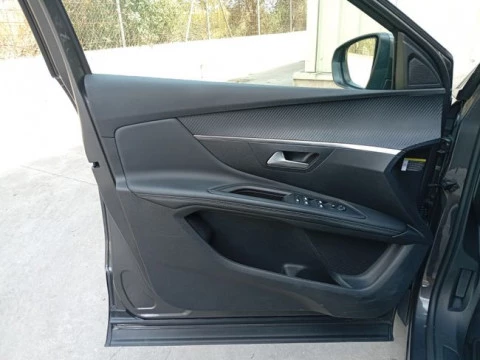 Peugeot 3008 Hybrid 225 e-EAT8 Allure