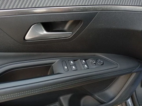 Peugeot 3008 Hybrid 225 e-EAT8 Allure