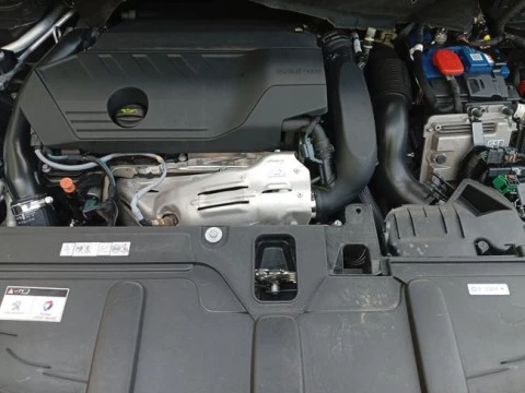 Peugeot 3008 Hybrid 225 e-EAT8 Allure