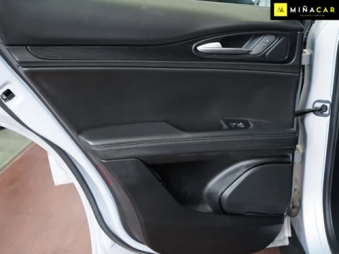 Alfa Romeo Stelvio 2.2 Diesel Sprint RWD 118 kW (160 CV)