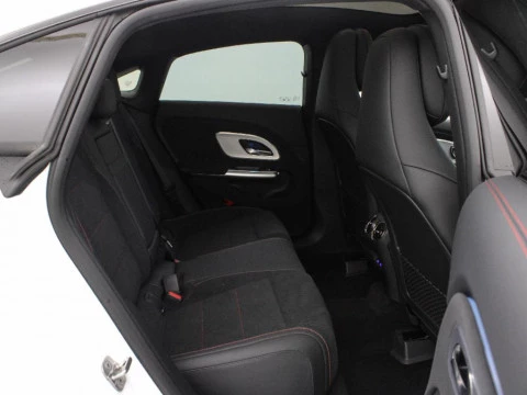 Mercedes-Benz CLA 1.5 CLA 220 MHEV DCT 190 4P