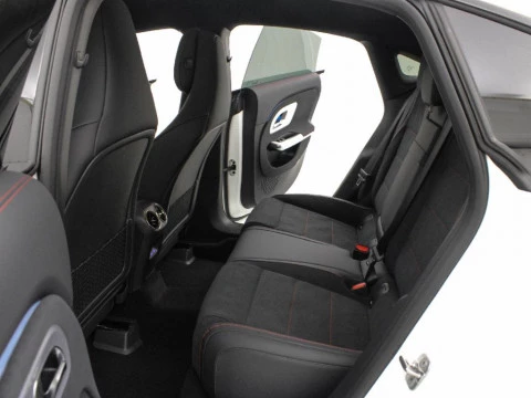 Mercedes-Benz CLA 1.5 CLA 220 MHEV DCT 190 4P