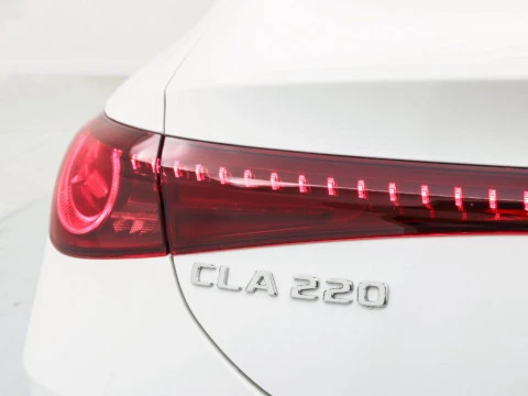 Mercedes-Benz CLA 1.5 CLA 220 MHEV DCT 190 4P