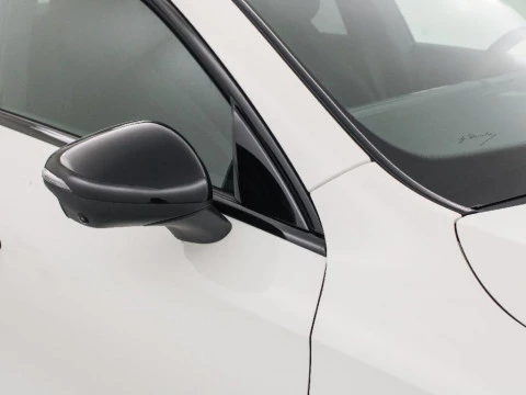 Mercedes-Benz CLA 1.5 CLA 220 MHEV DCT 190 4P